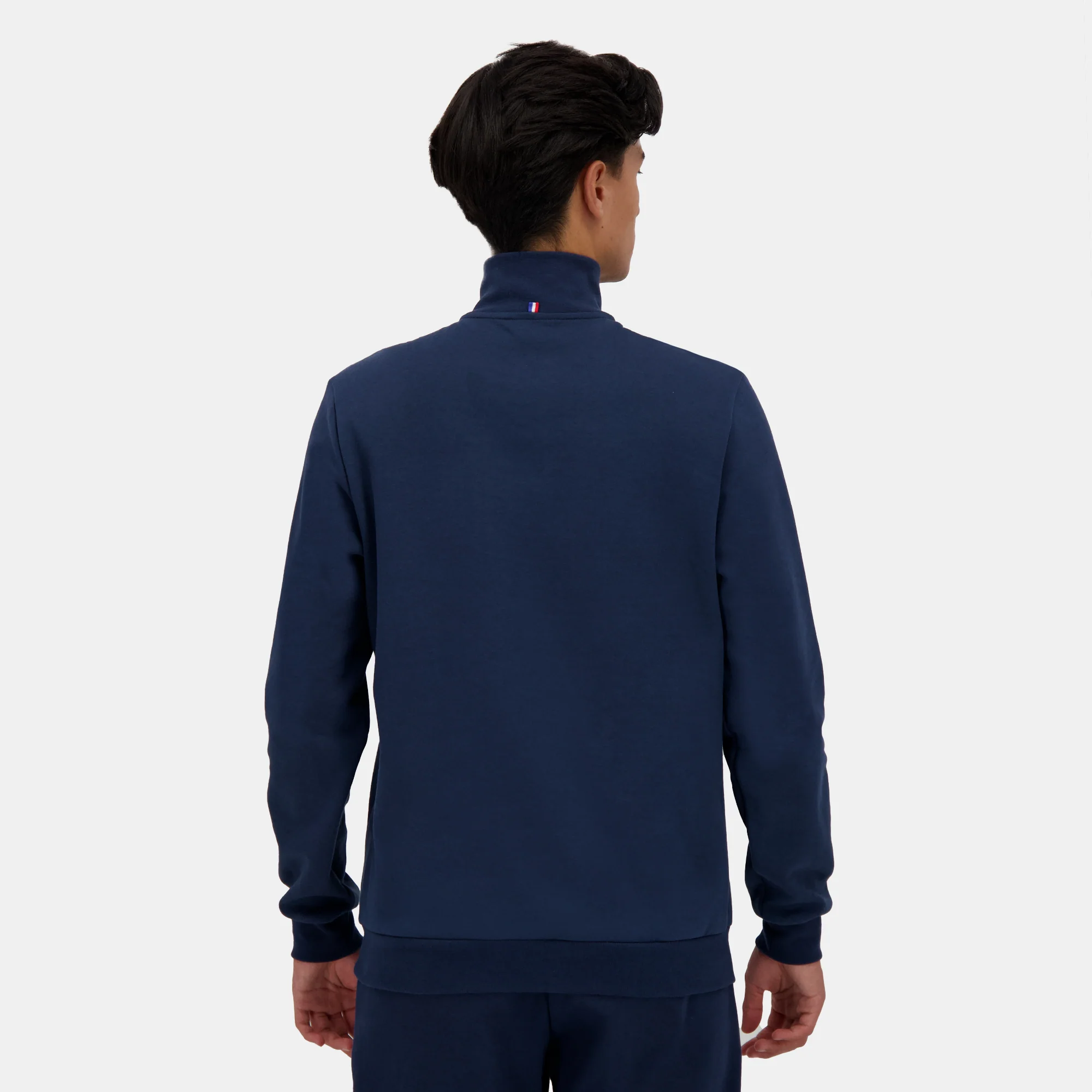 EssentielsMen's Sweatshirt                MEN'S SIZE GUIDE
