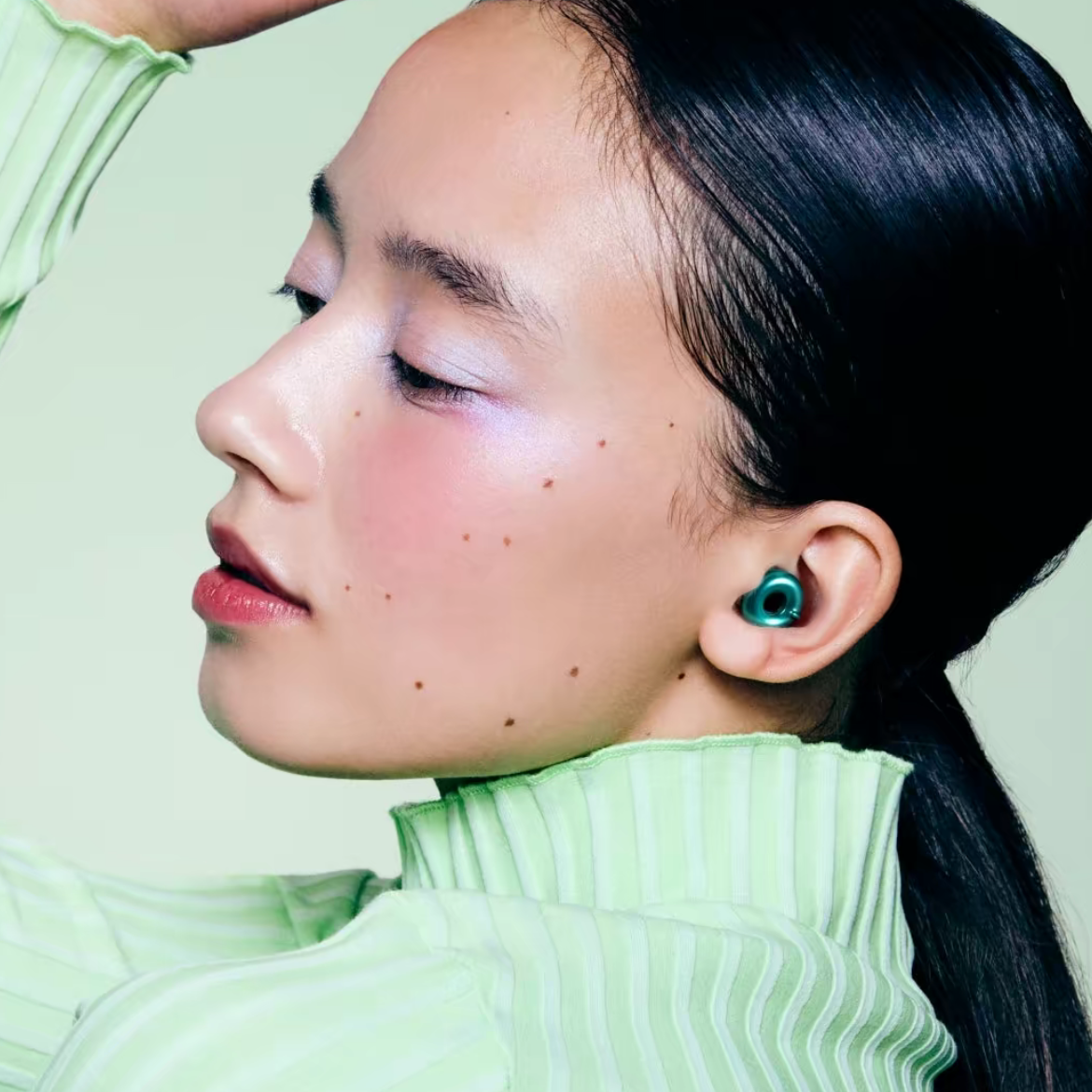 ￼ Loop, Switch 2 Adjustable Ear Plugs