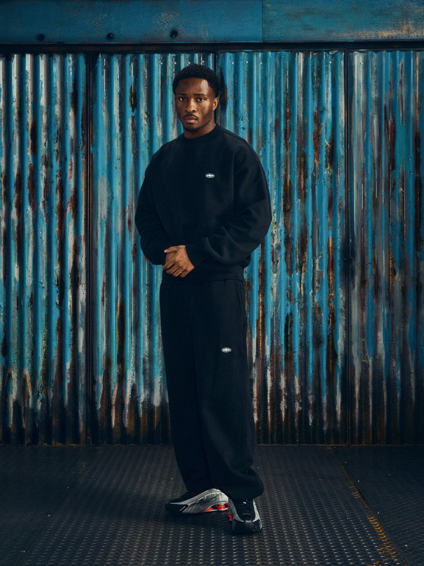 MINI ISLAND CREWNECK [BLACK]