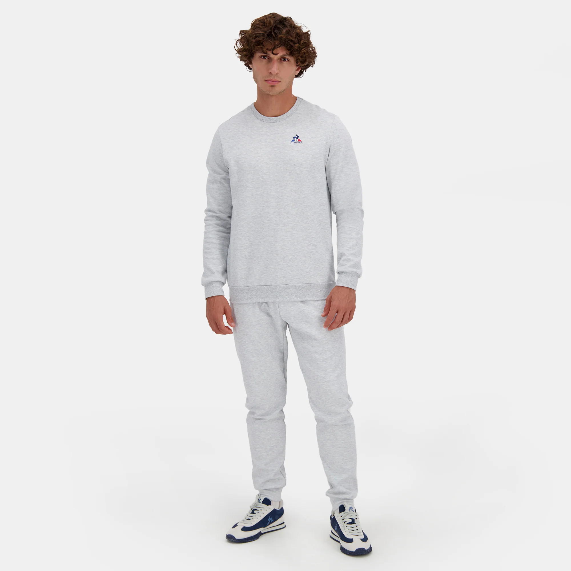 EssentielsMen's round neck sweatshirt                MEN'S SIZE GUIDE