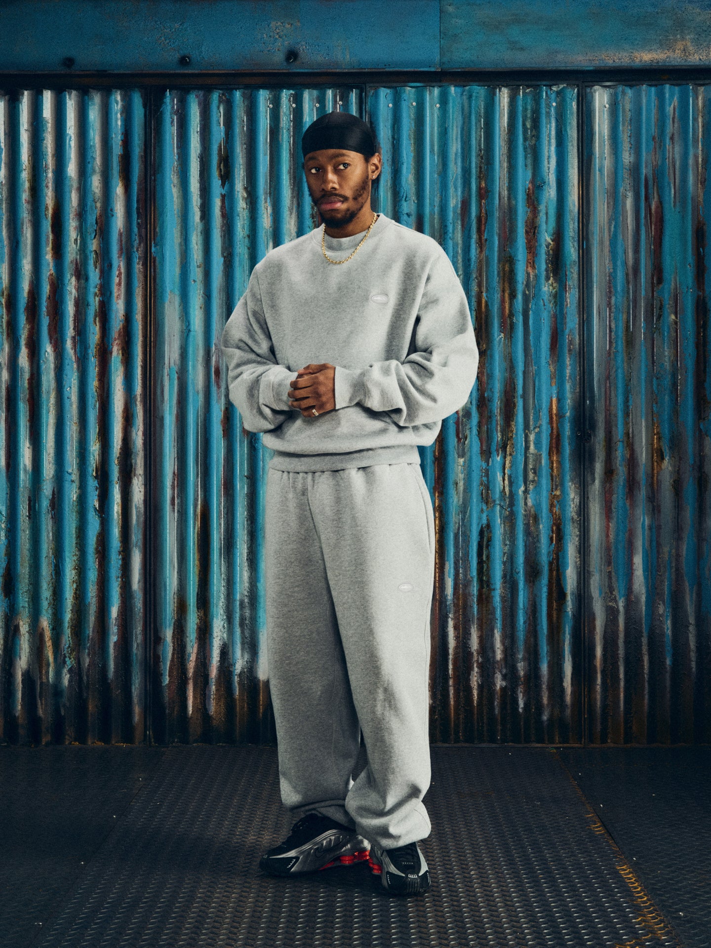 MINI ISLAND CREWNECK [BLACK]