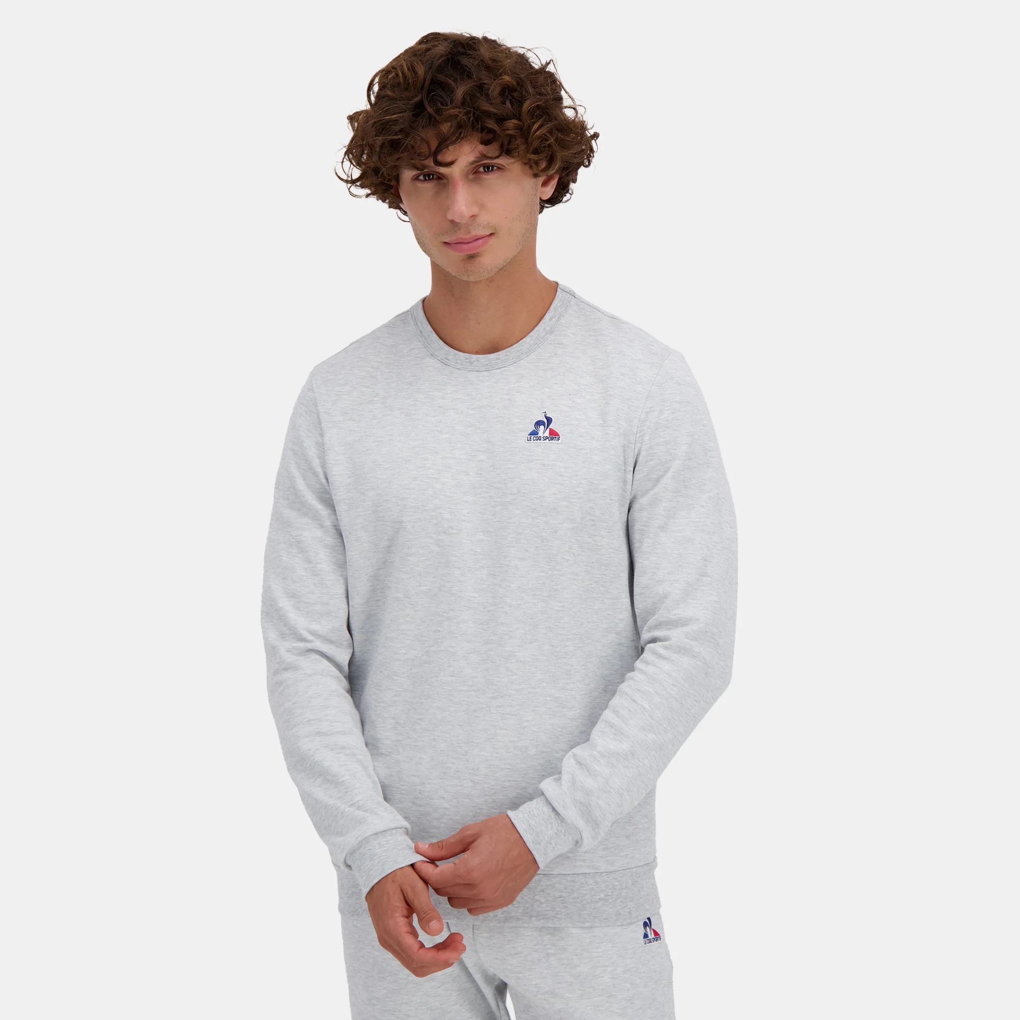EssentielsMen's round neck sweatshirt                MEN'S SIZE GUIDE