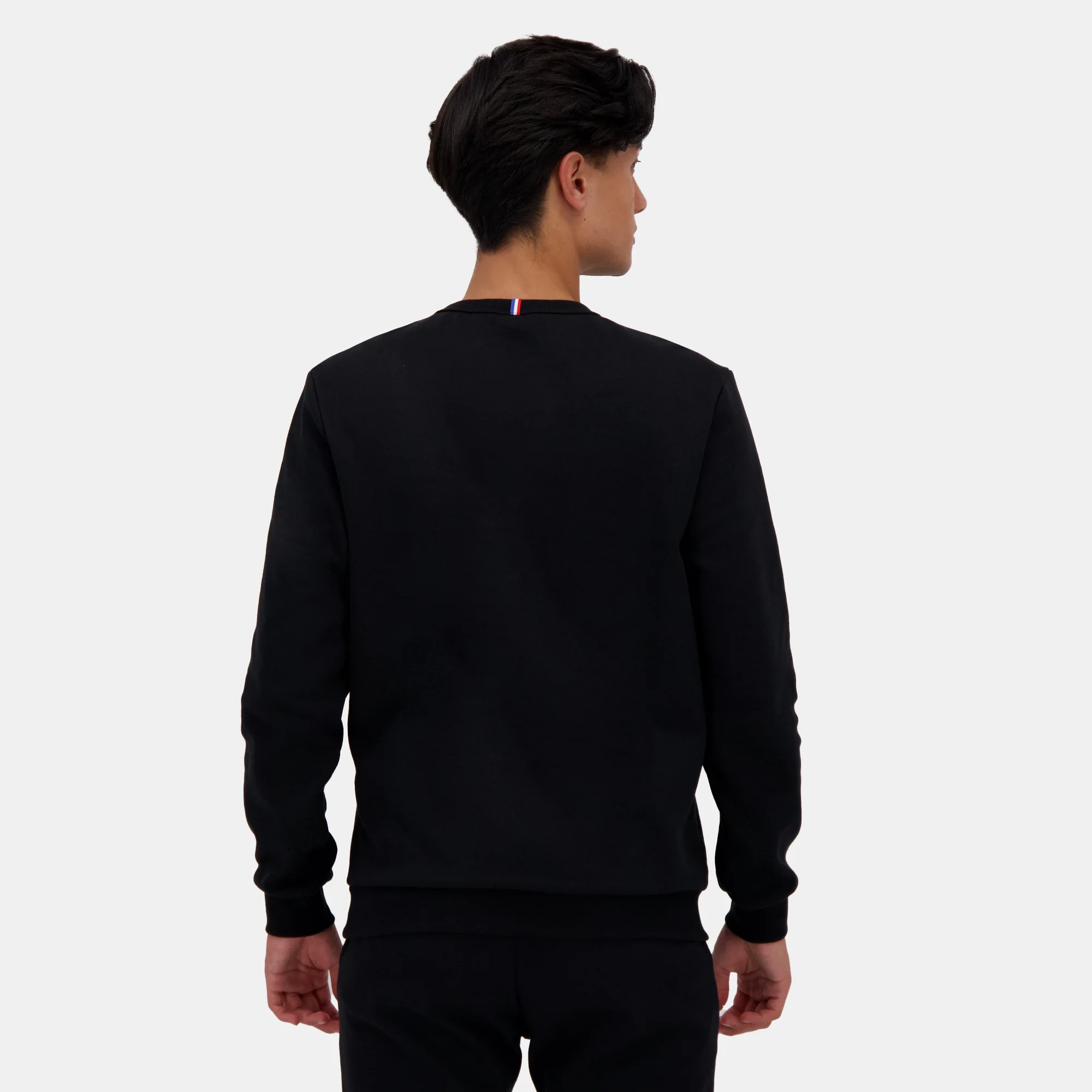 EssentielsMen's round neck sweatshirt                MEN'S SIZE GUIDE