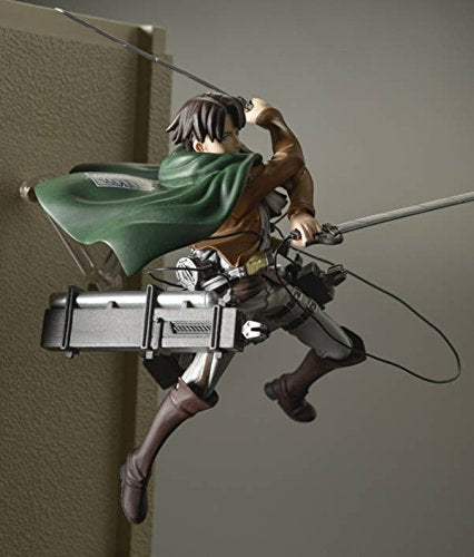 Monthly Attack on Titan Official Figure Collection vol2 Levi (3DMG Ver.) (BOOK)