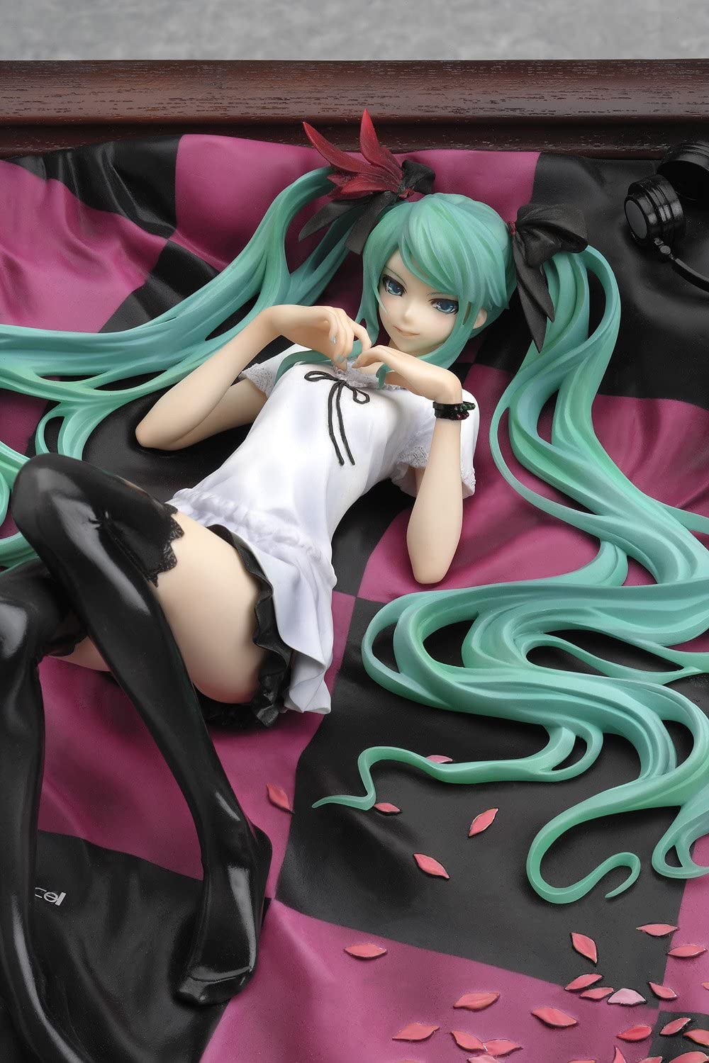 supercell feat. Hatsune Miku World is Mine (Natural Frame) 1/8 Complete Figure