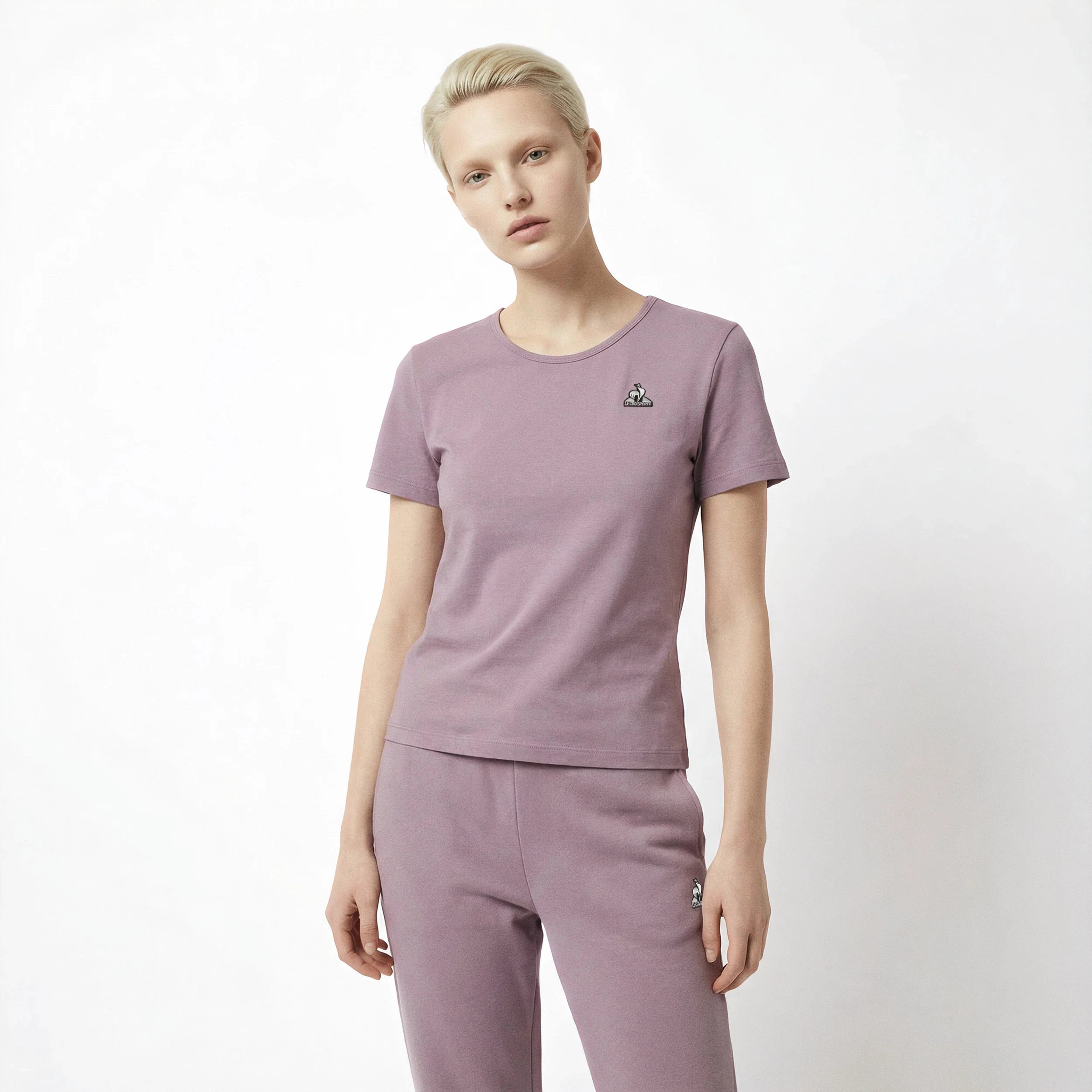 ContemporainWomen's T-shirt                WOMEN'S SIZE GUIDE