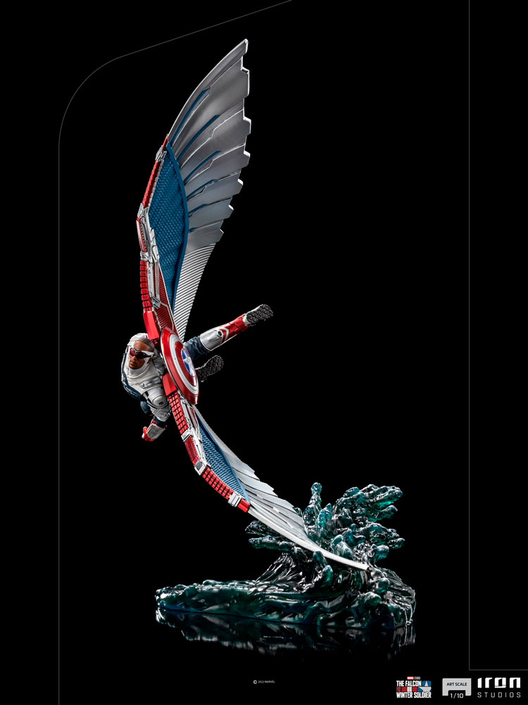 Captain America Sam Wilson Deluxe