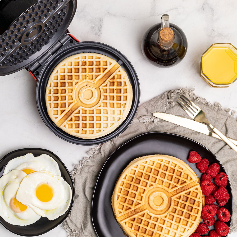 Pokéball Waffle Maker