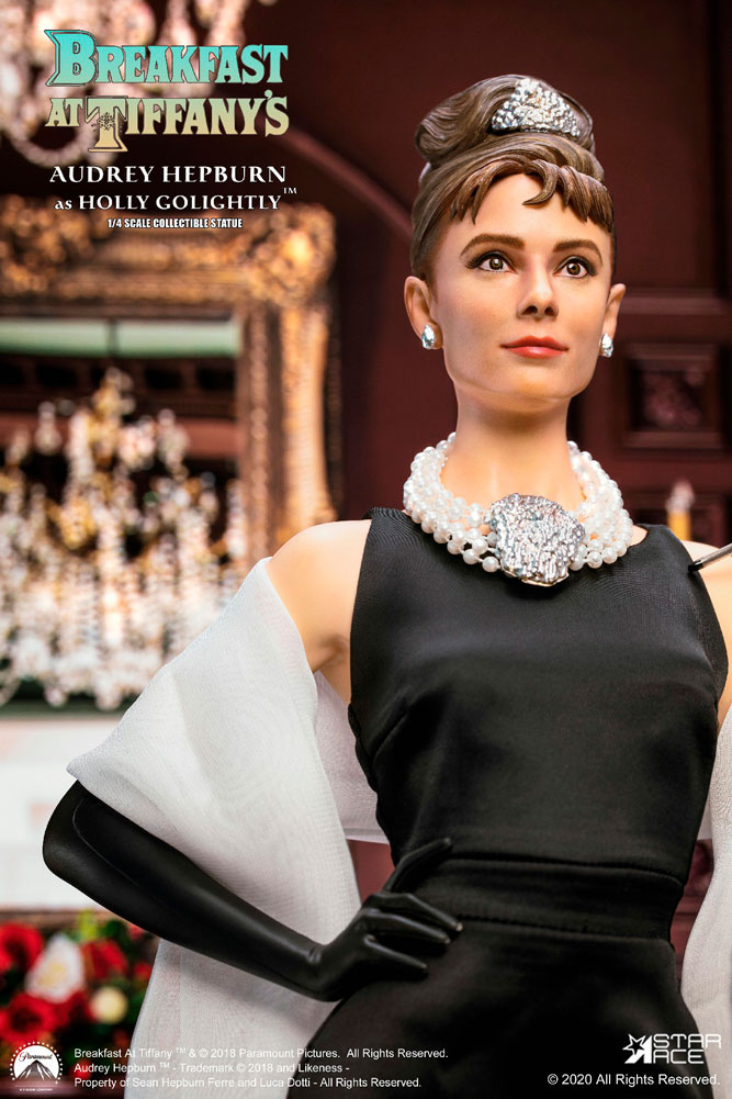 Audrey Hepburn as Holly Golightly (Deluxe With Light)