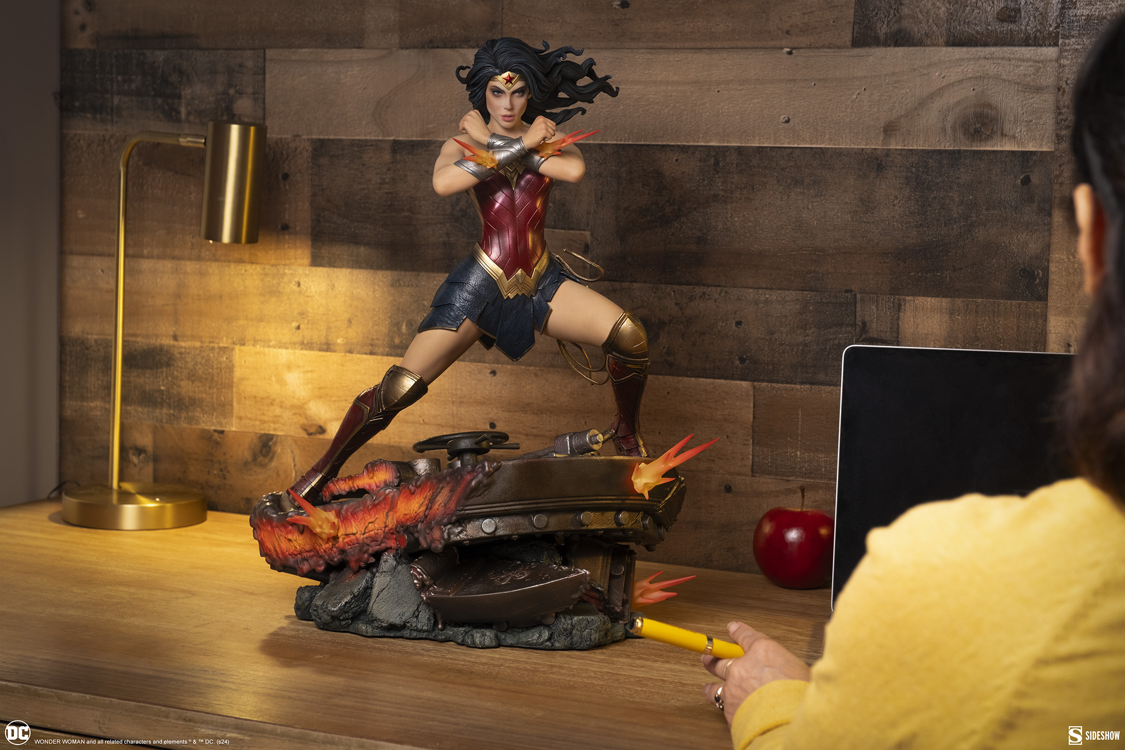 Wonder Woman: Saving the Day