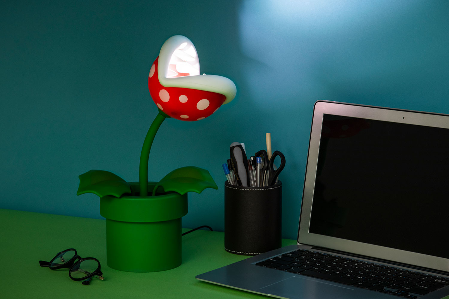 Piranha Plant Posable Lamp