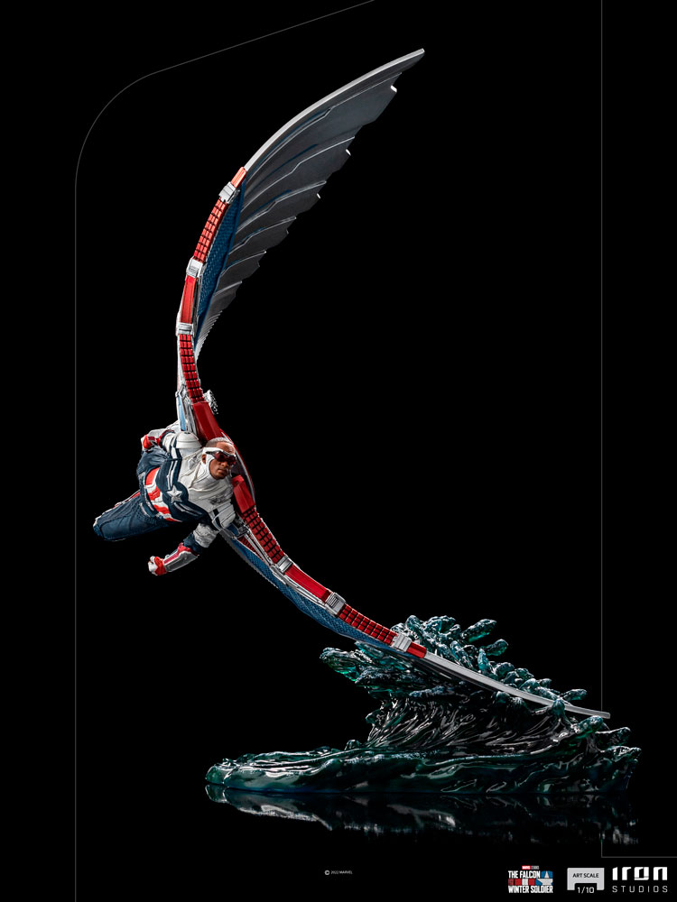 Captain America Sam Wilson Deluxe