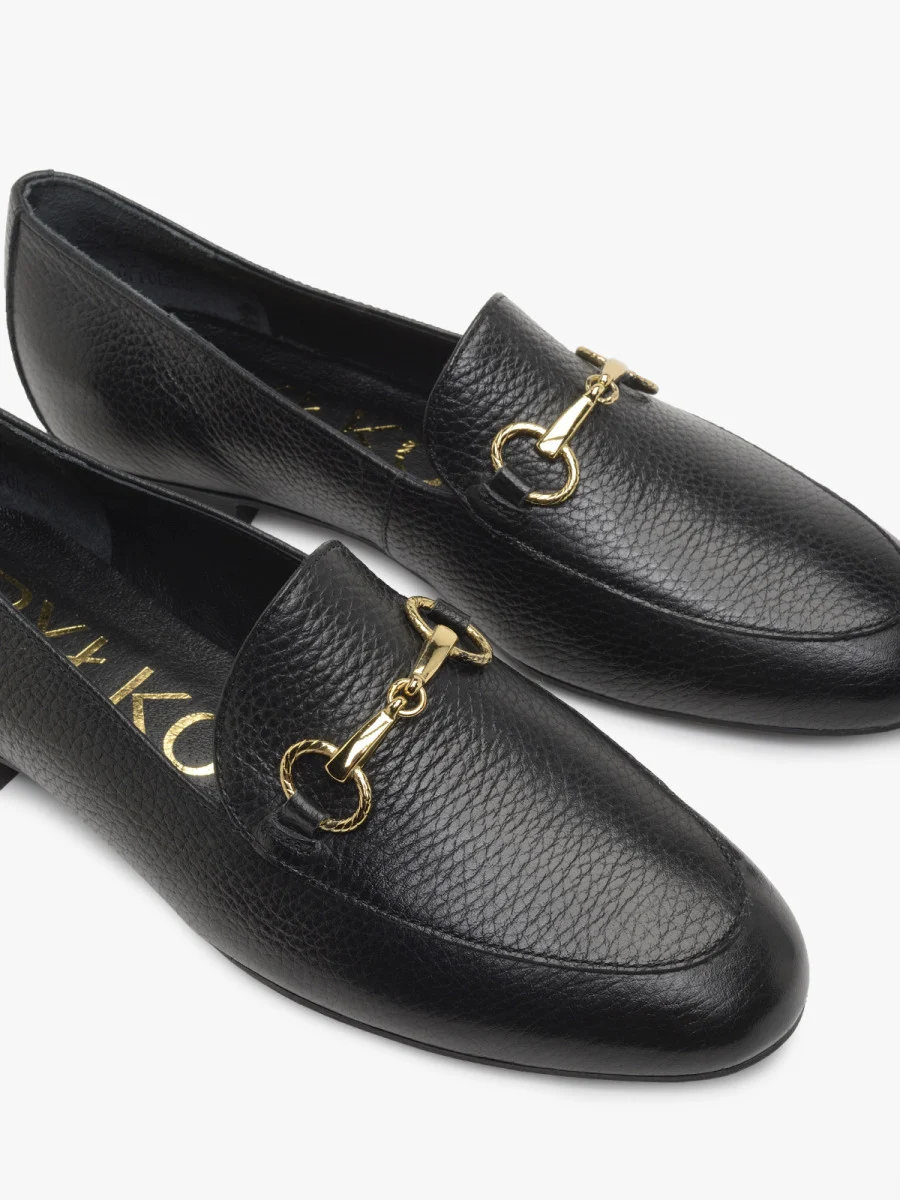 Czarne mokasyny z klamerką