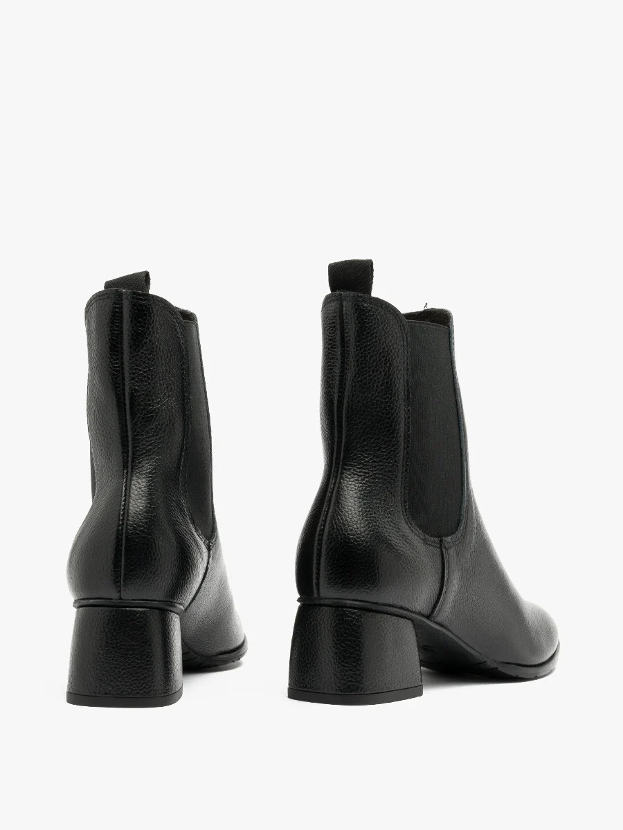 Czarne botki na niskim obcasie