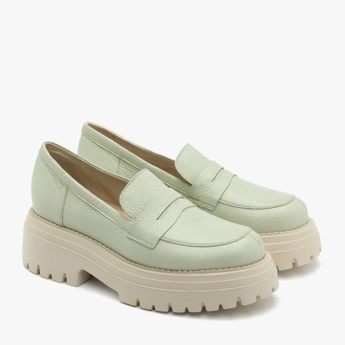Miętowe mokasyny na grubej podeszwie