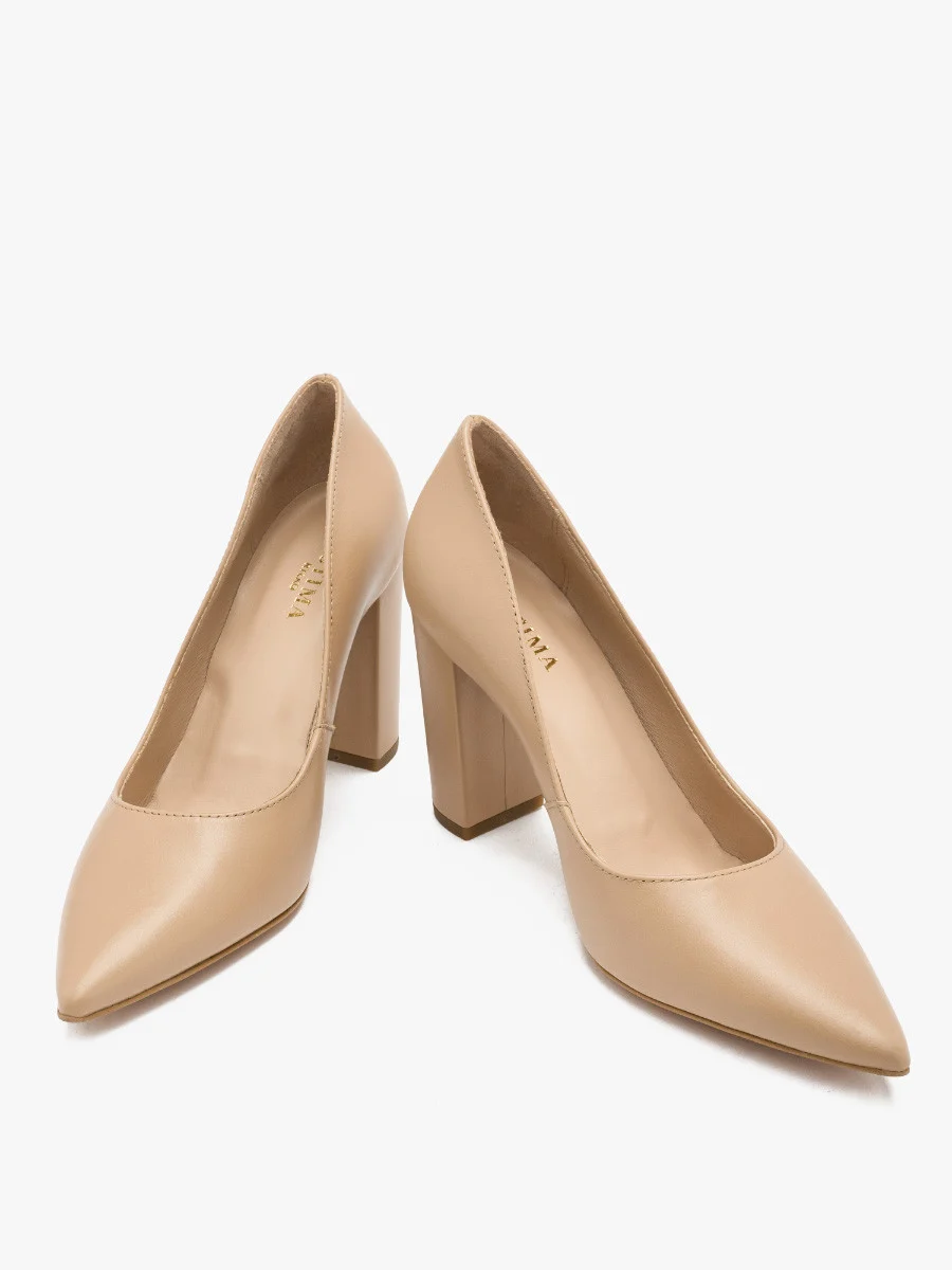 Beżowe czółenka na wysokim słupku