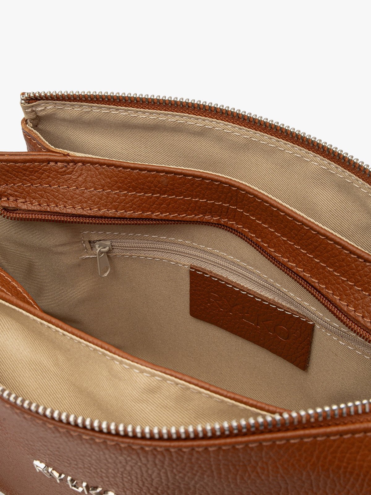 Ruda torebka z regulowanym paskiem