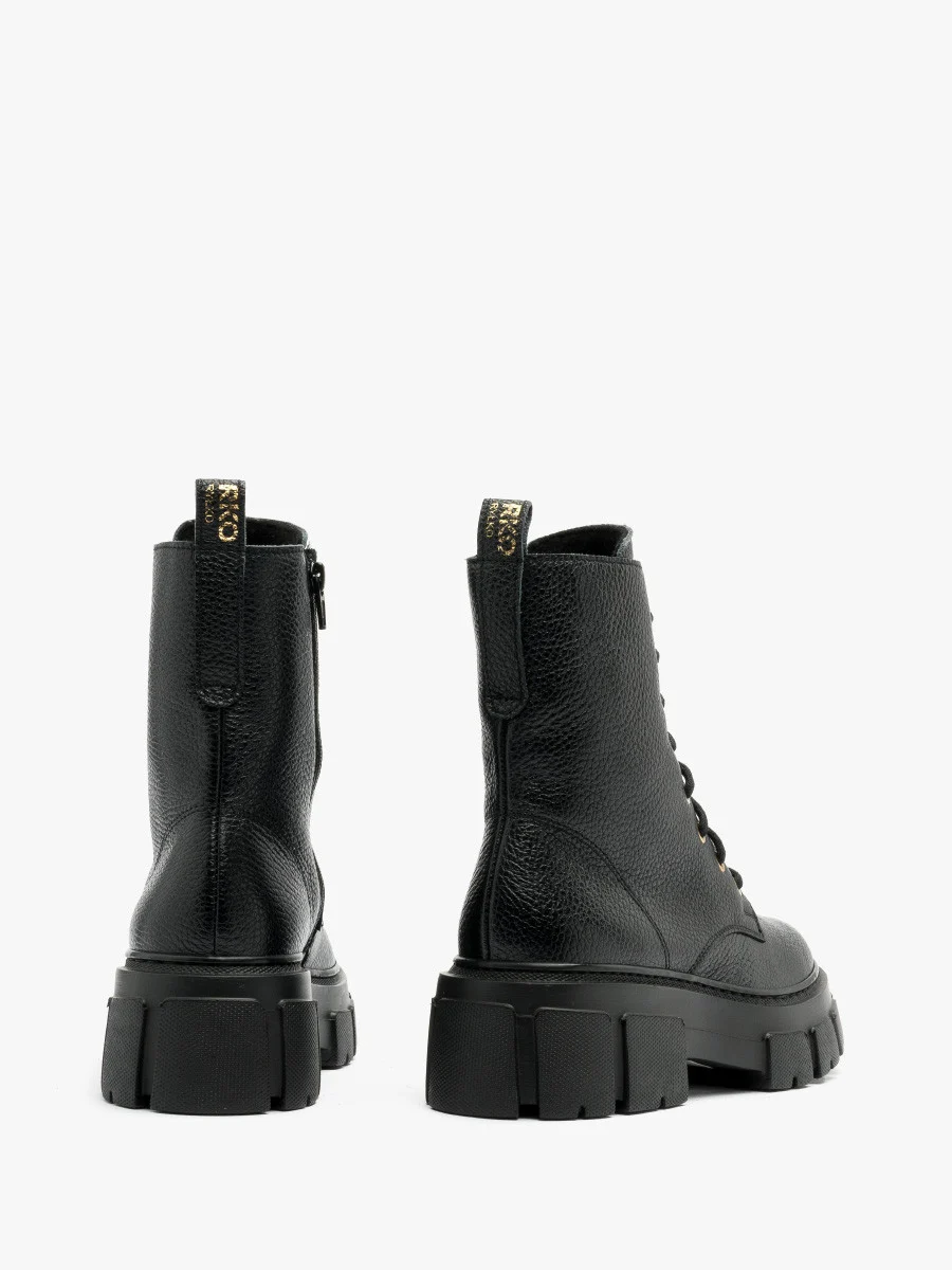 Czarne trzewiki workery na lekkim spodzie