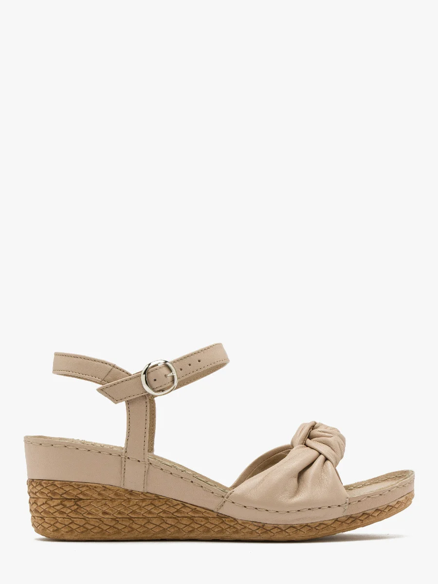 Kremowe sandały na platformie