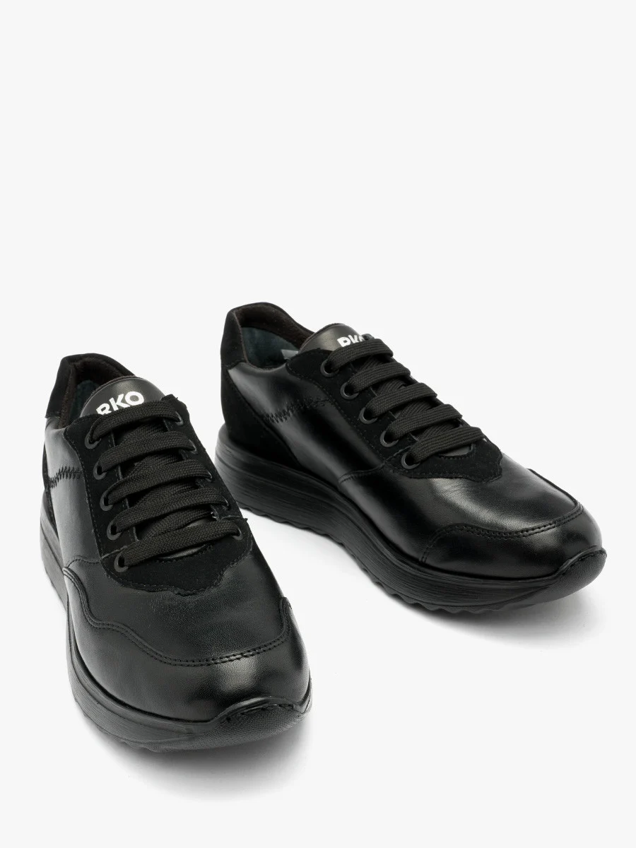 Czarne sportowe półbuty