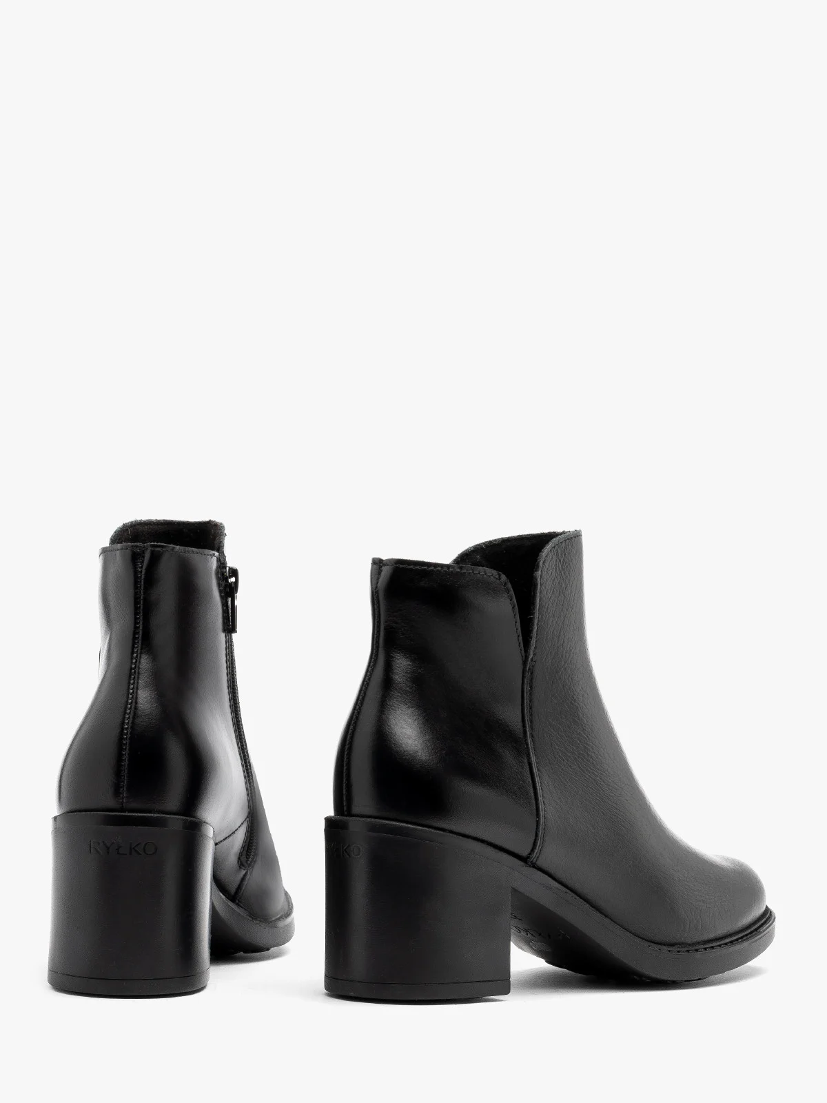 Czarne botki z ozdobnym łączeniem skór