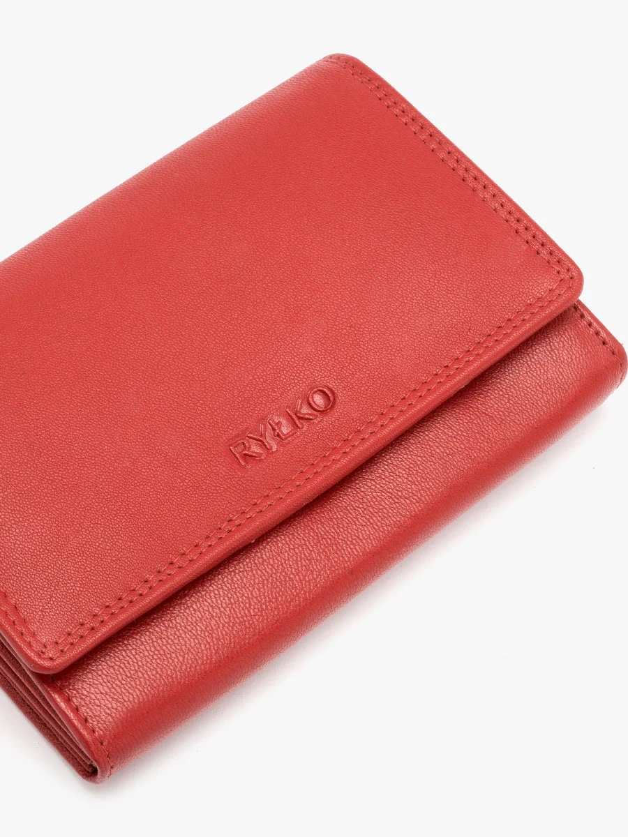 Czerwony portfel damski