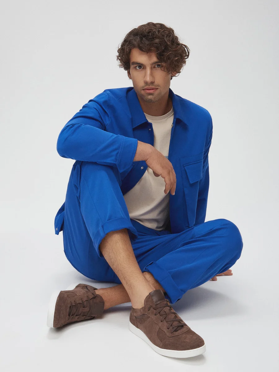 Brązowe półbuty na białym spodzie