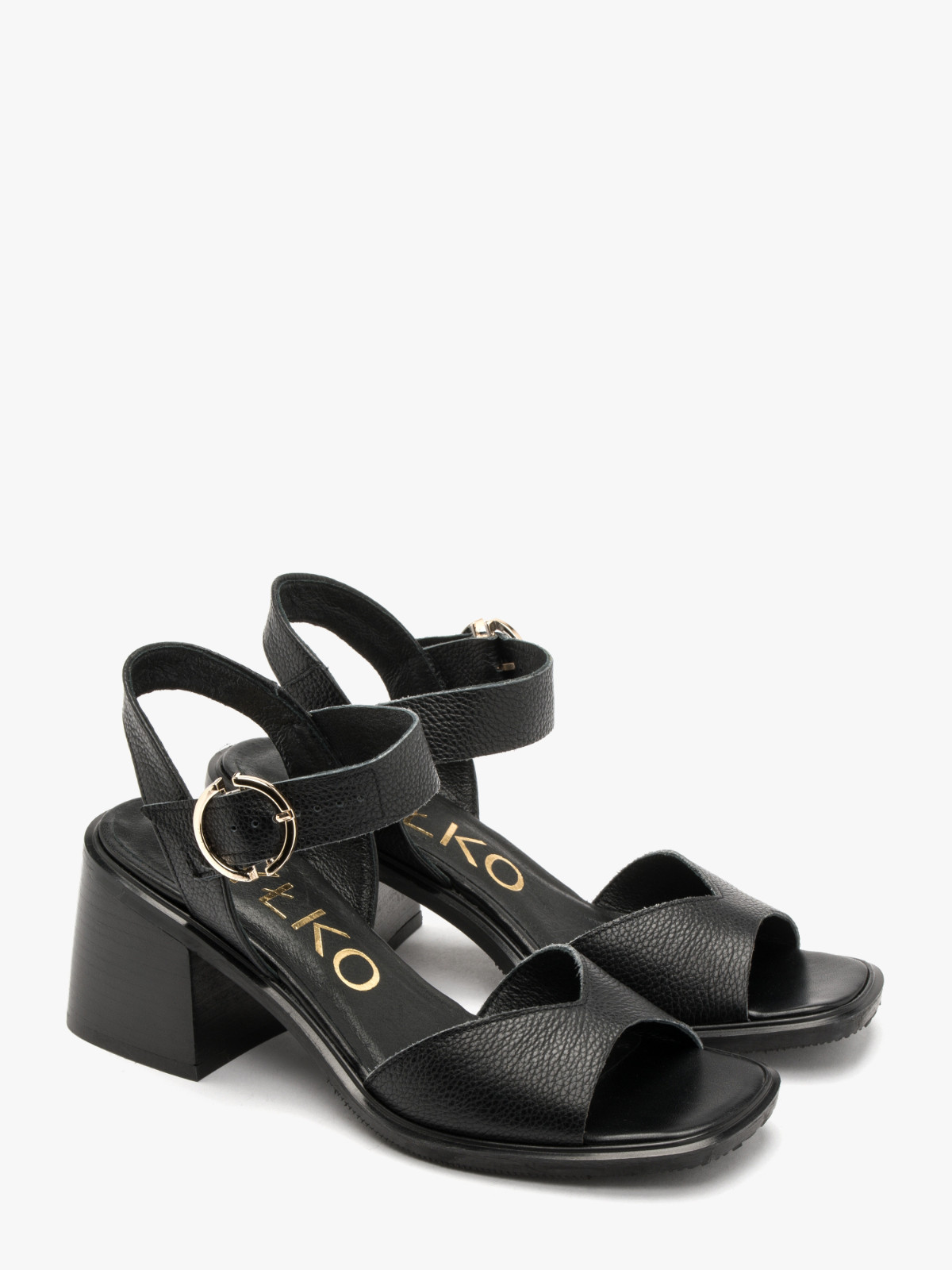 Czarne sandały na masywnym obcasie