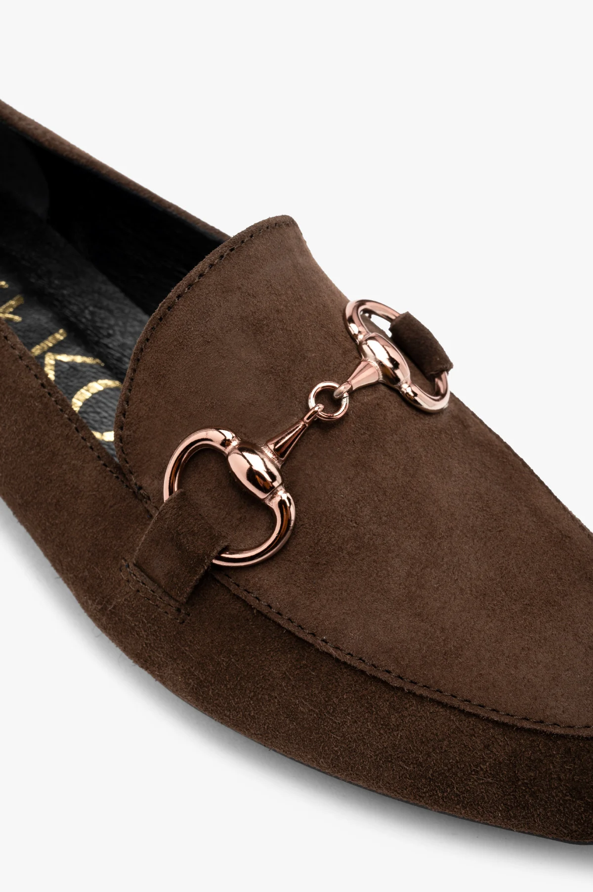 Brązowe mokasyny z ozdobną klamerką
