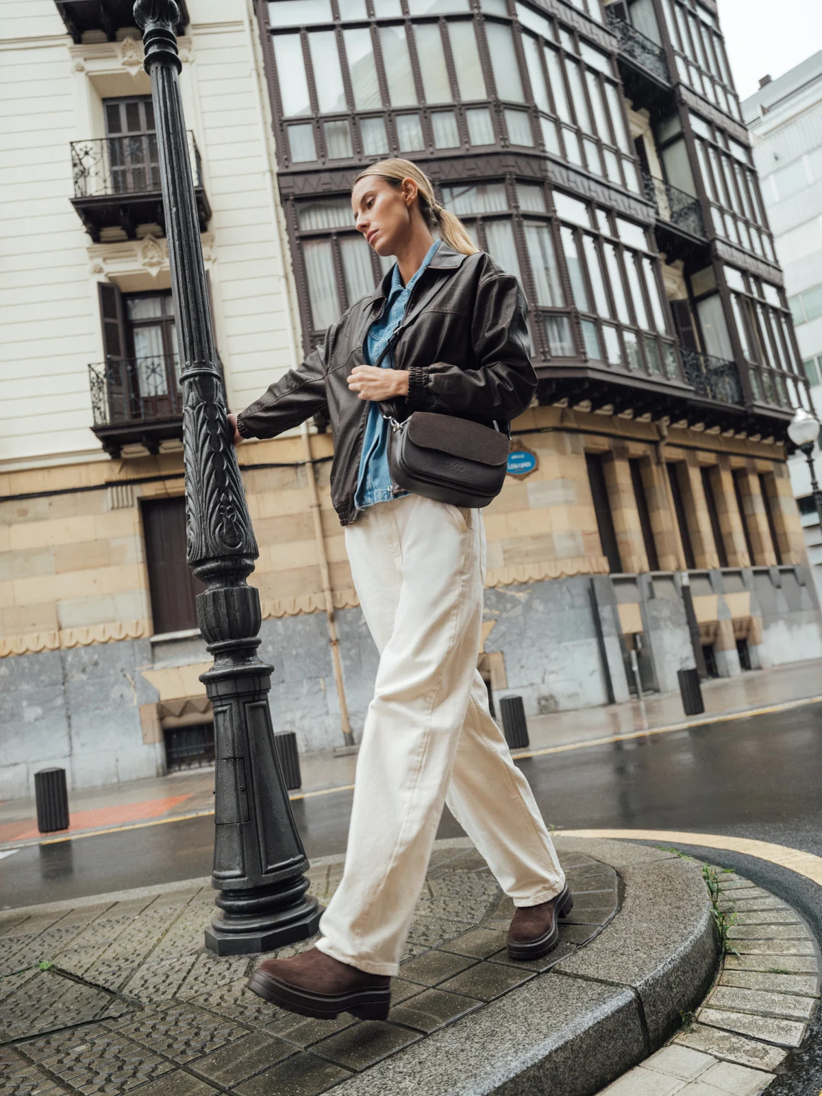 Brązowe sztyblety damskie z elastyczną tkaniną