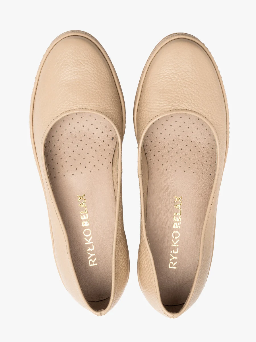 Beżowe czółenka na platformie