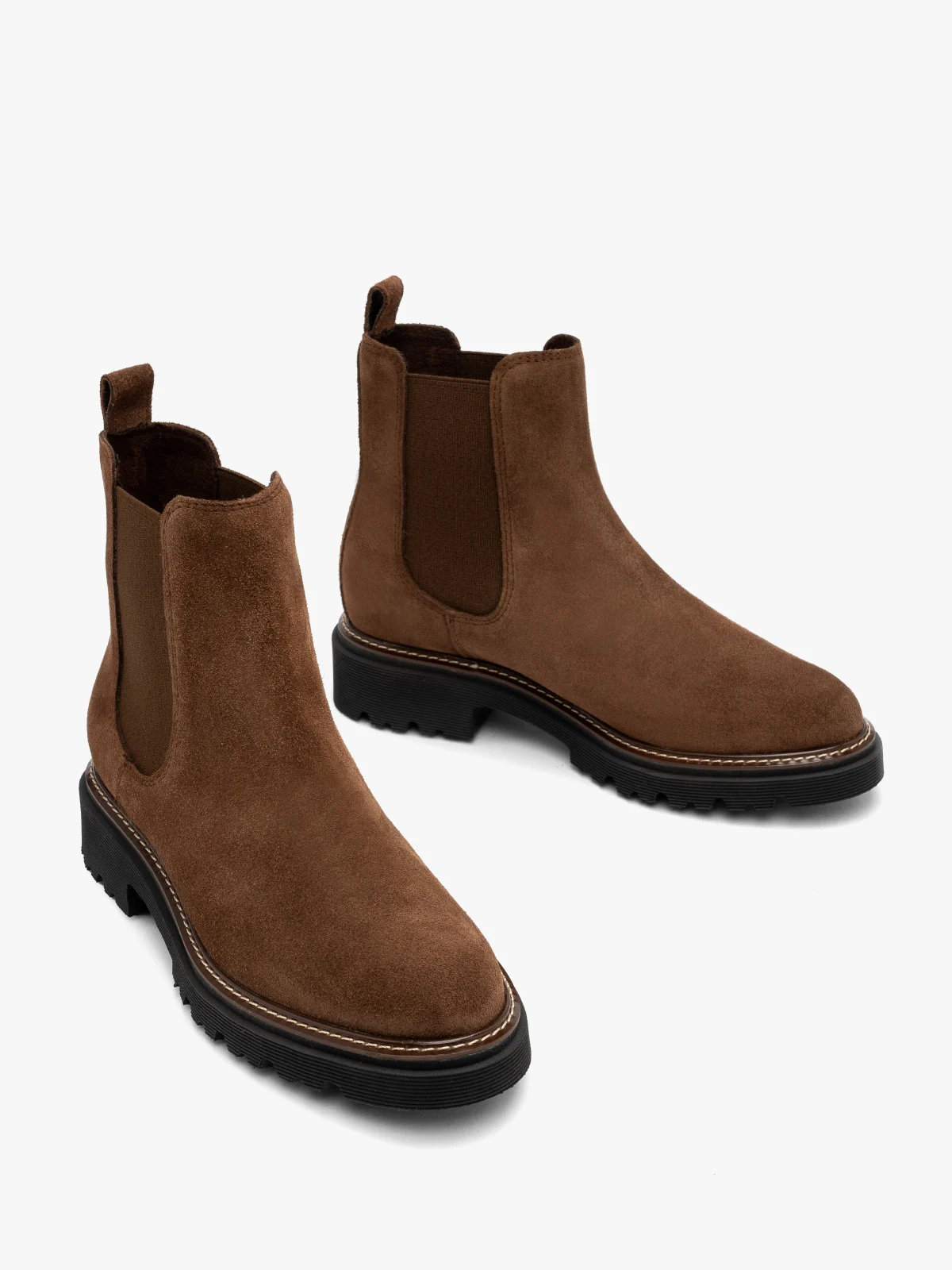 Brązowe, welurowe sztyblety na traktorowej podeszwie