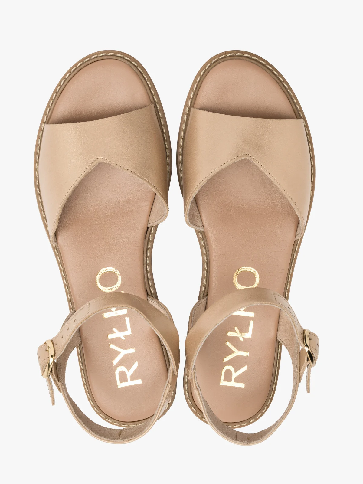 Złoty sandał z ozdobną cholewką