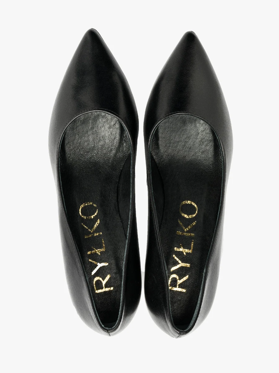 Czarne czółenka na szpilce