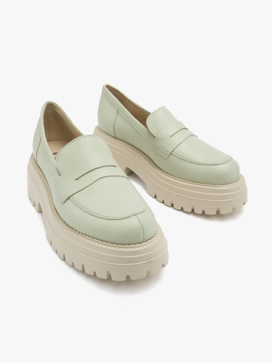 Miętowe mokasyny na grubej podeszwie