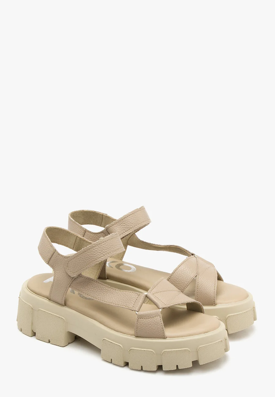 Beżowe sandały na lekkiej podeszwie