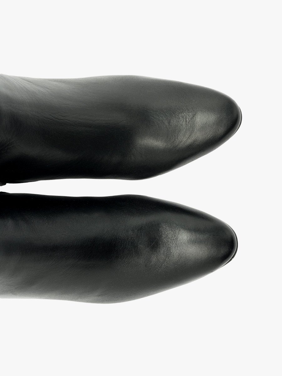 Czarne kozaki na obcasie