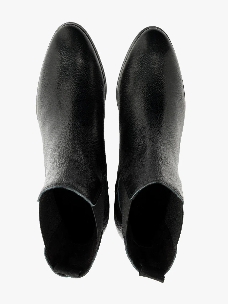 Czarne botki na niskim obcasie