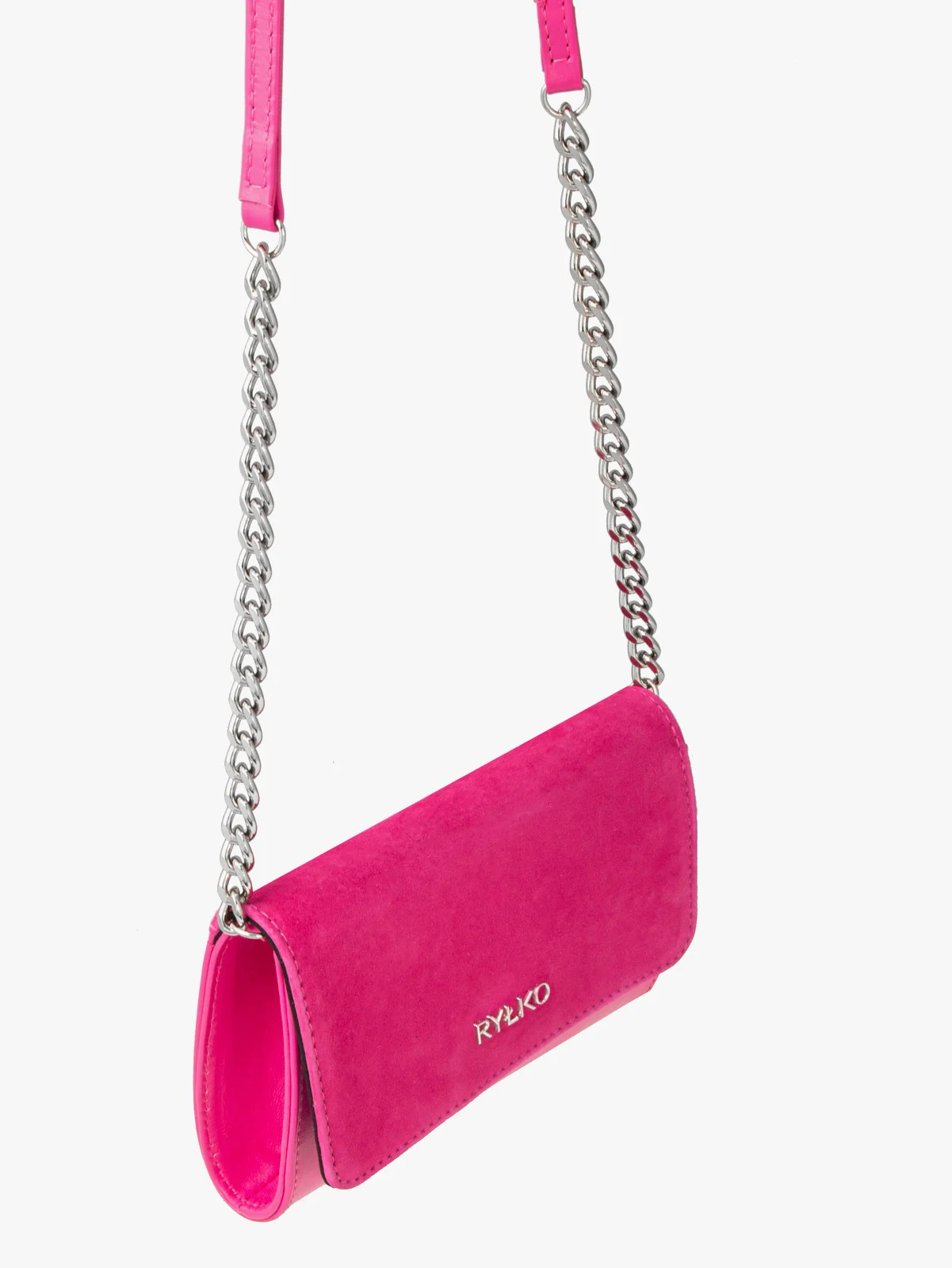Mała torebka w kolorze fuksji ze srebrnymi detalami