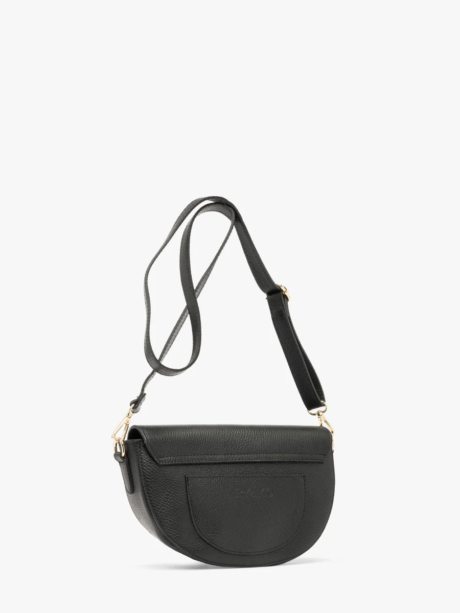 Czarna torebka z ozdobnym zapięciem