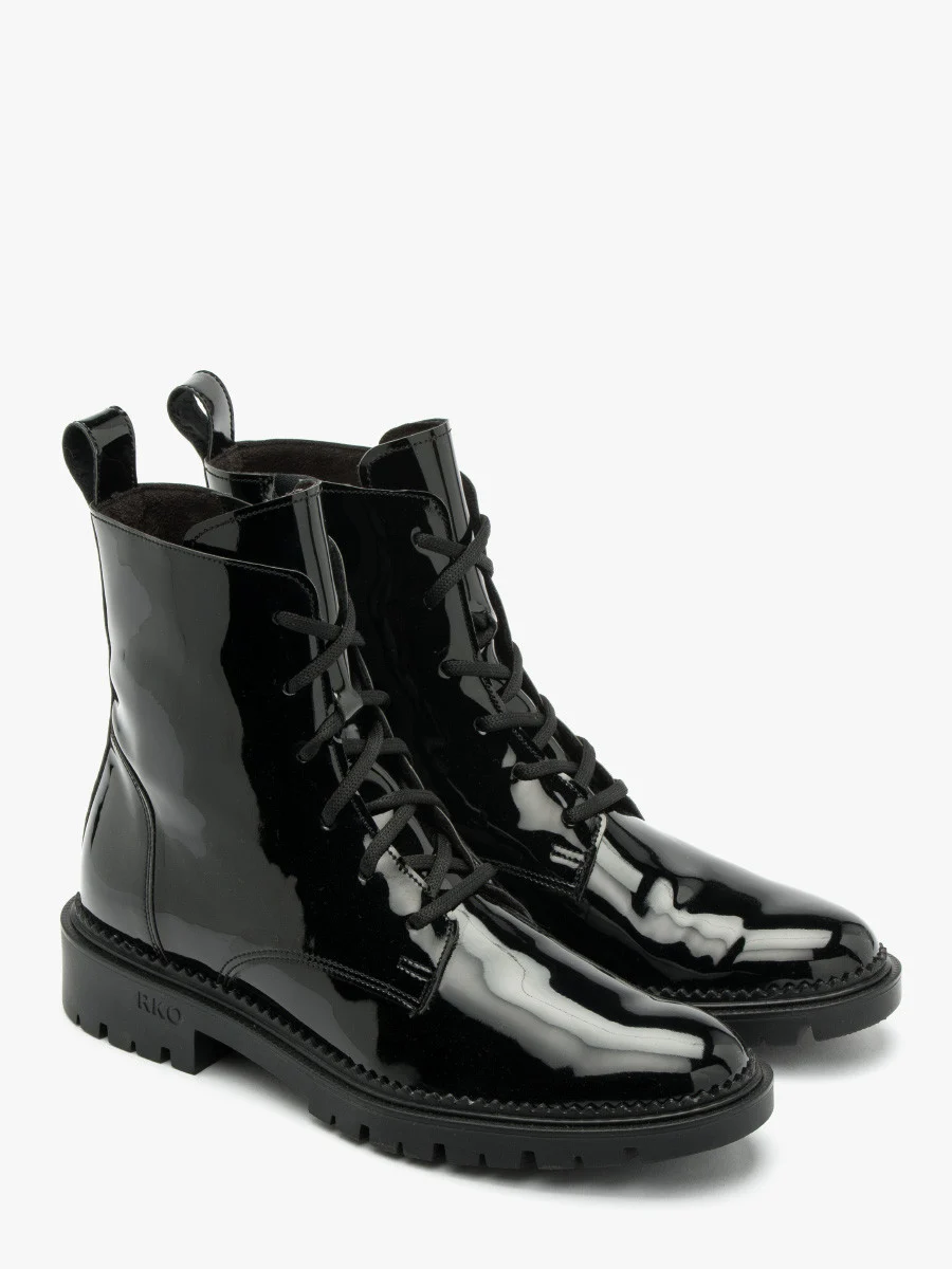 Czarne lakierowane trzewiki damskie