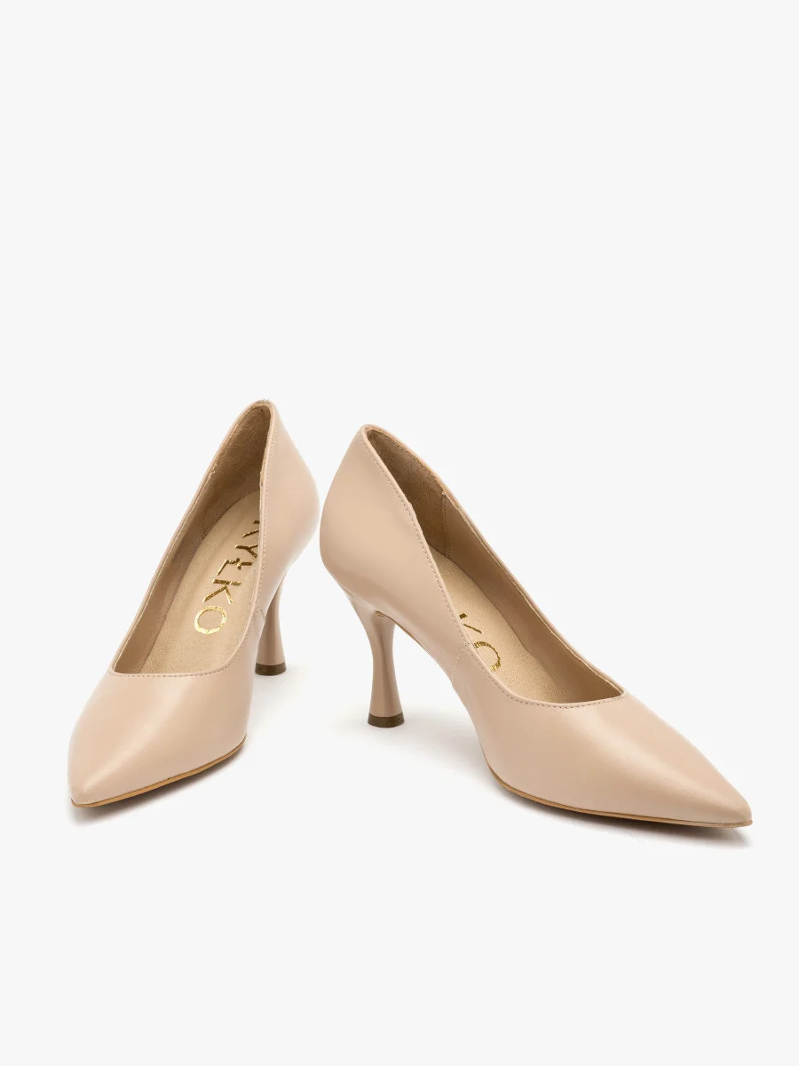 Beżowe czółenka na lakierowanej szpilce