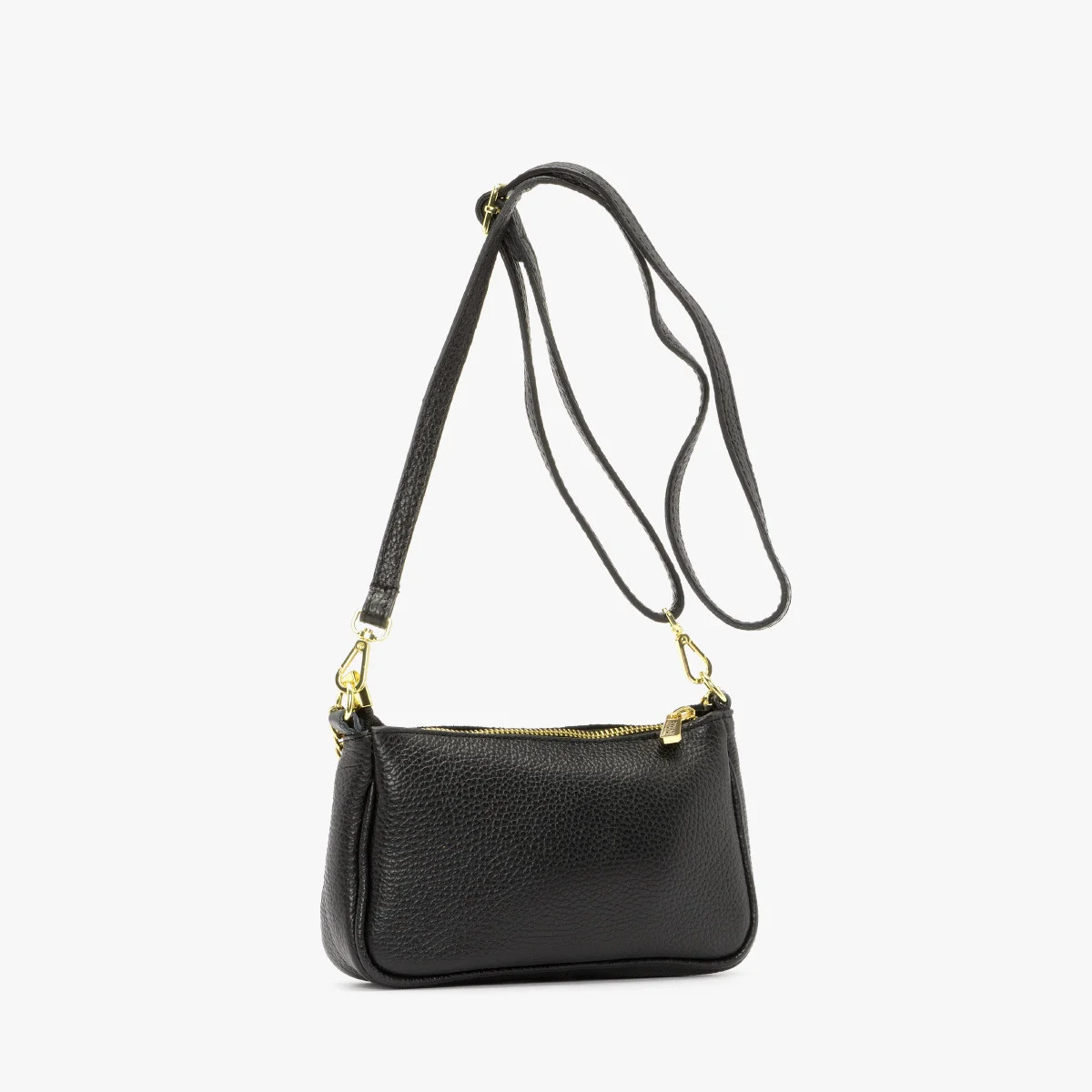 Czarna torebka ze złotym łańcuszkiem