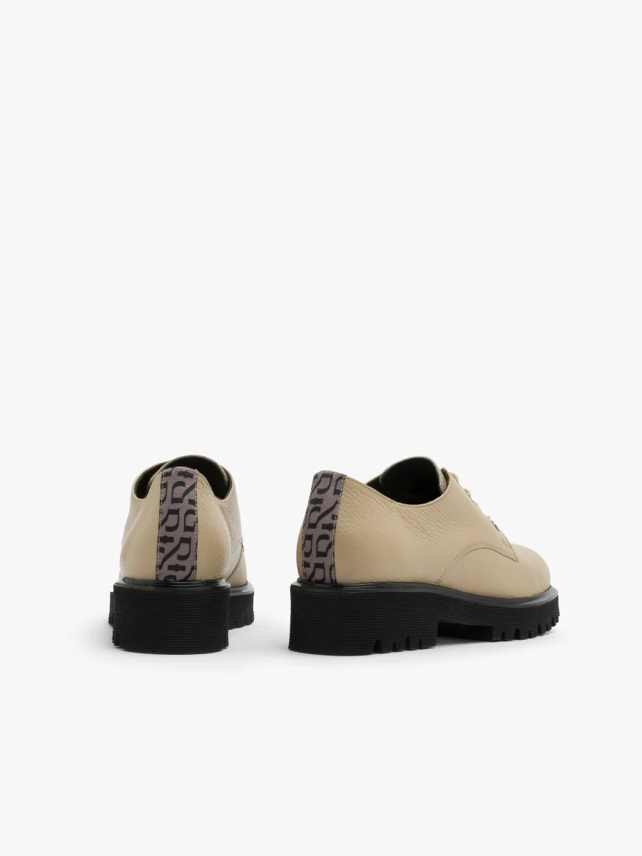 Beżowe półbuty z okrągłym noskiem