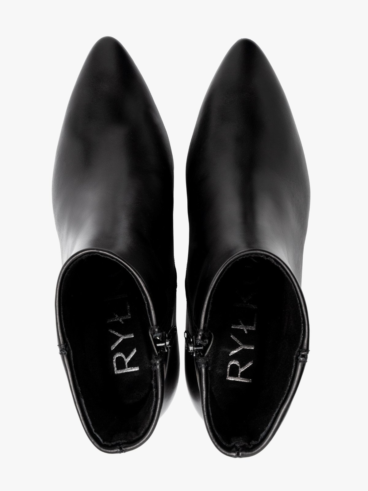 Czarne botki na szpilce z noskiem w szpic