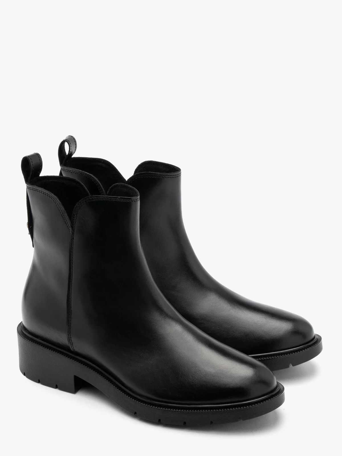 Czarne botki damskie na płaskiej podeszwie