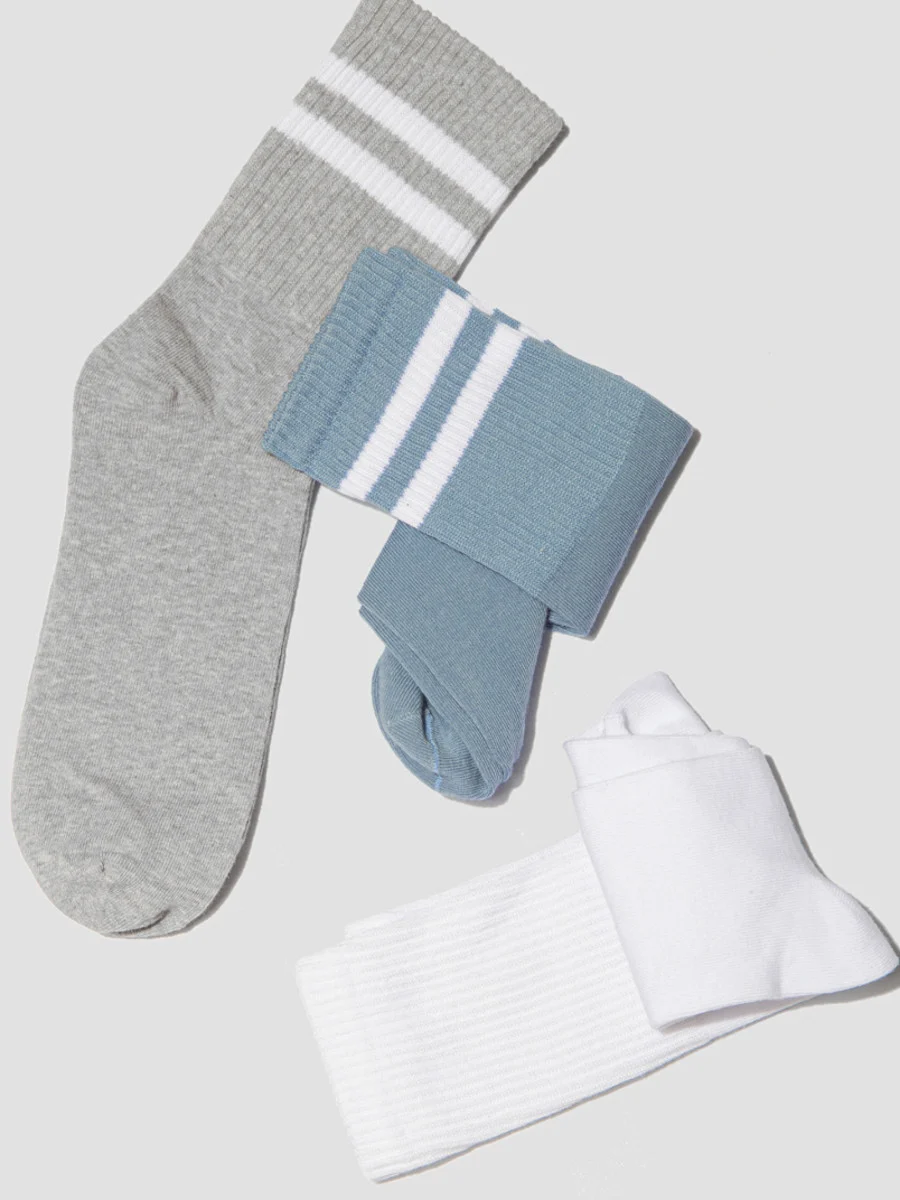 Szare skarpety bawełniane w białe paski