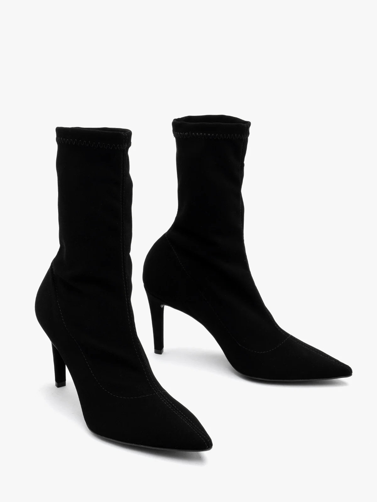 Czarne, elastyczne botki na szpilce