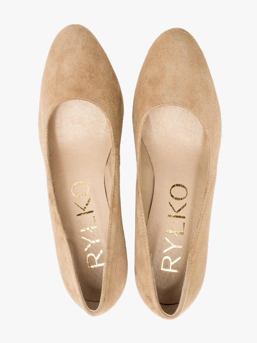 Beżowe czółenka na słupku