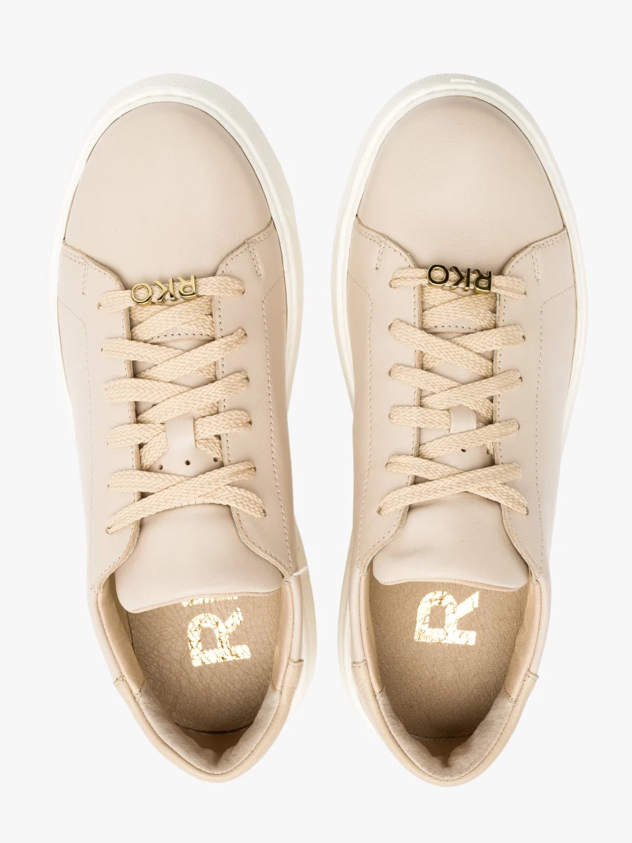 Beżowe półbuty sportowe ze złotym detalem